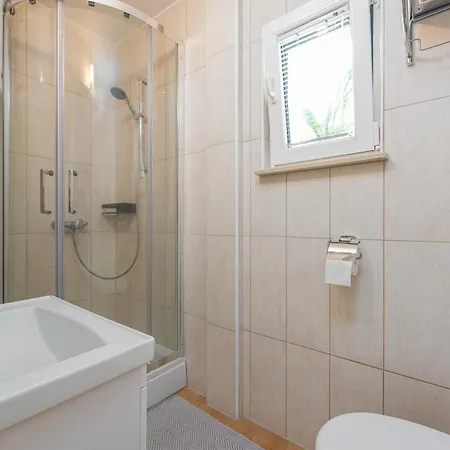 Apartment Bungalow-vir-zitna *