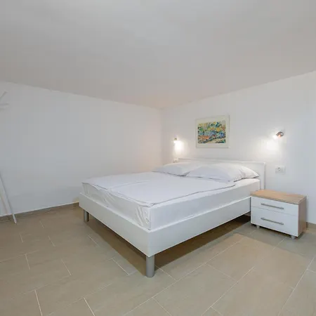 Bungalow-vir-zitna ויר