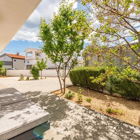 Apartment Bungalow-vir-zitna *